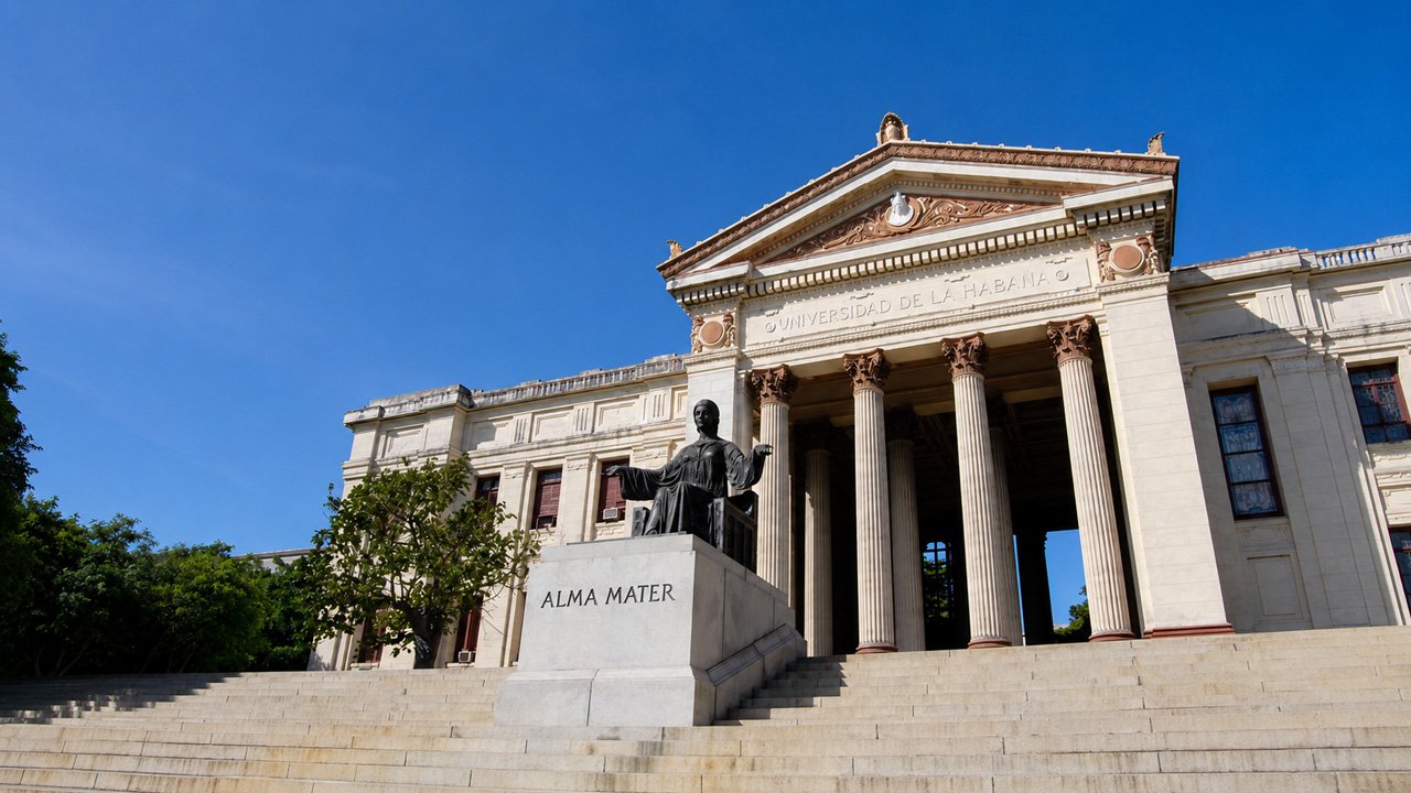 Aula universitaria semivacía en Cuba durante el inicio del curso 2026-2027 con clases semipresenciales