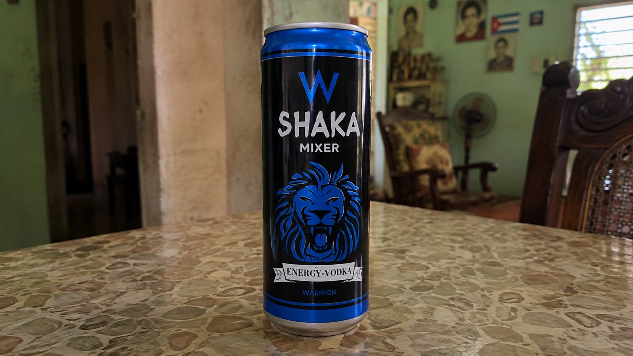 Lata de la bebida energética Shaka, la marca de moda entre adolescentes cubanos que preocupa a Salud Pública