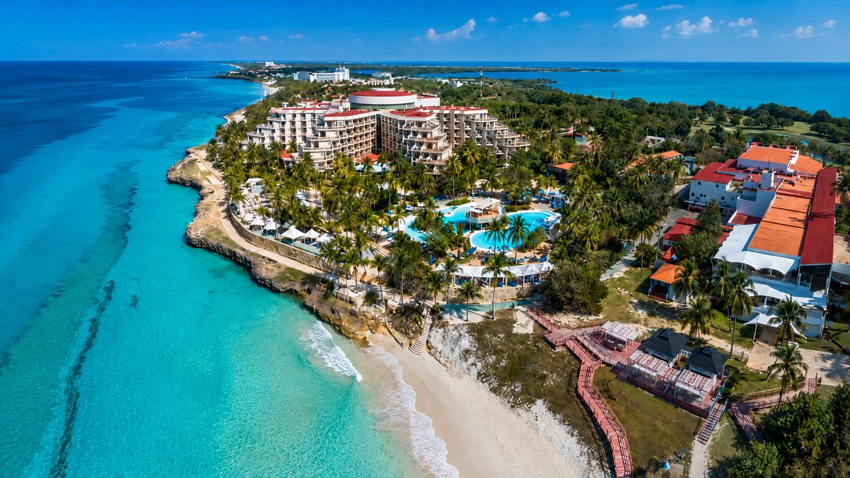Hoteles vacíos en Cuba: recepción cerrada por la caída del turismo en 2026