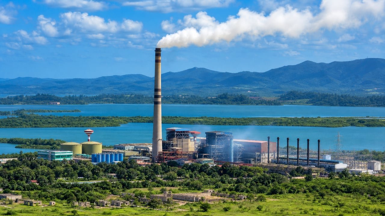 Central Termoeléctrica Felton en Holguín, Cuba, cuya unidad 1 salió de línea durante la crisis de apagones